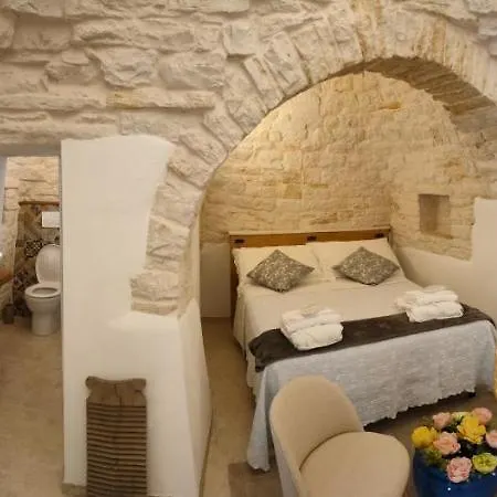 Trullo Monte Santo 50 Bed & Breakfast 2*