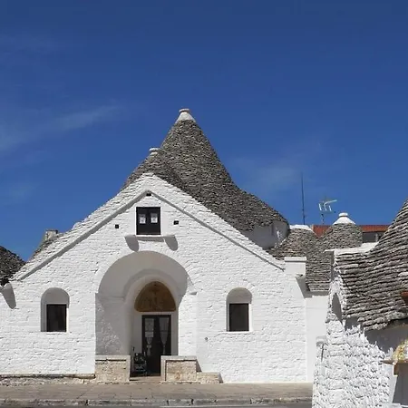 Trullo Monte Santo 50 Bed and Breakfast 3*