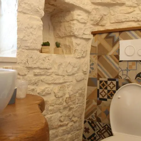 Trullo Monte Santo 50 Bed & Breakfast 2*