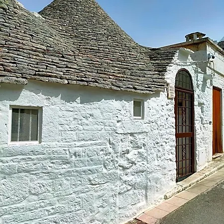 Trullo Monte Santo 50 Bed & Breakfast 3*