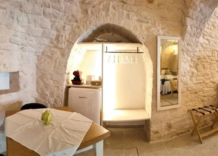 Trullo Monte Santo 50 Oda ve Kahvaltı Alberobello